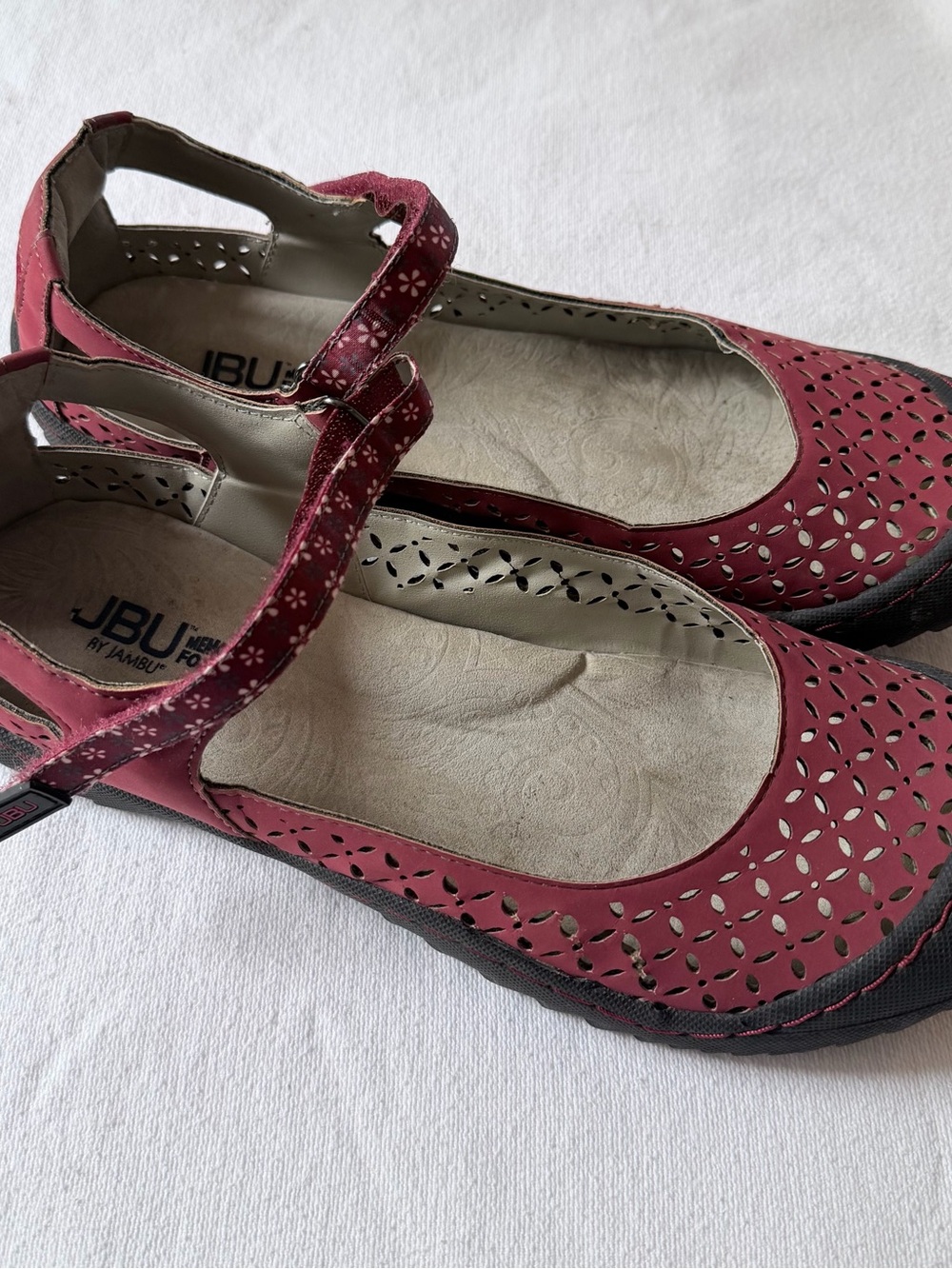 JBU Women’s Red Mary Jane “Palm” Flats Memory Foam Floral Hook & Loop 10M - Picture 2 of 8